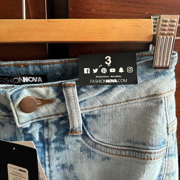 Size 3 Find Me in Paradise High Waist Light Blue Wash Bermuda Shorts FashionNova - Picture 4 of 9